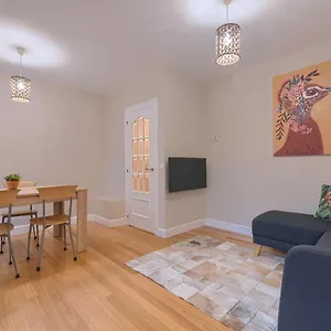 Vivienda Turistica Reformada En Zona Residencial Con Garaje Y Wifi Apartamento